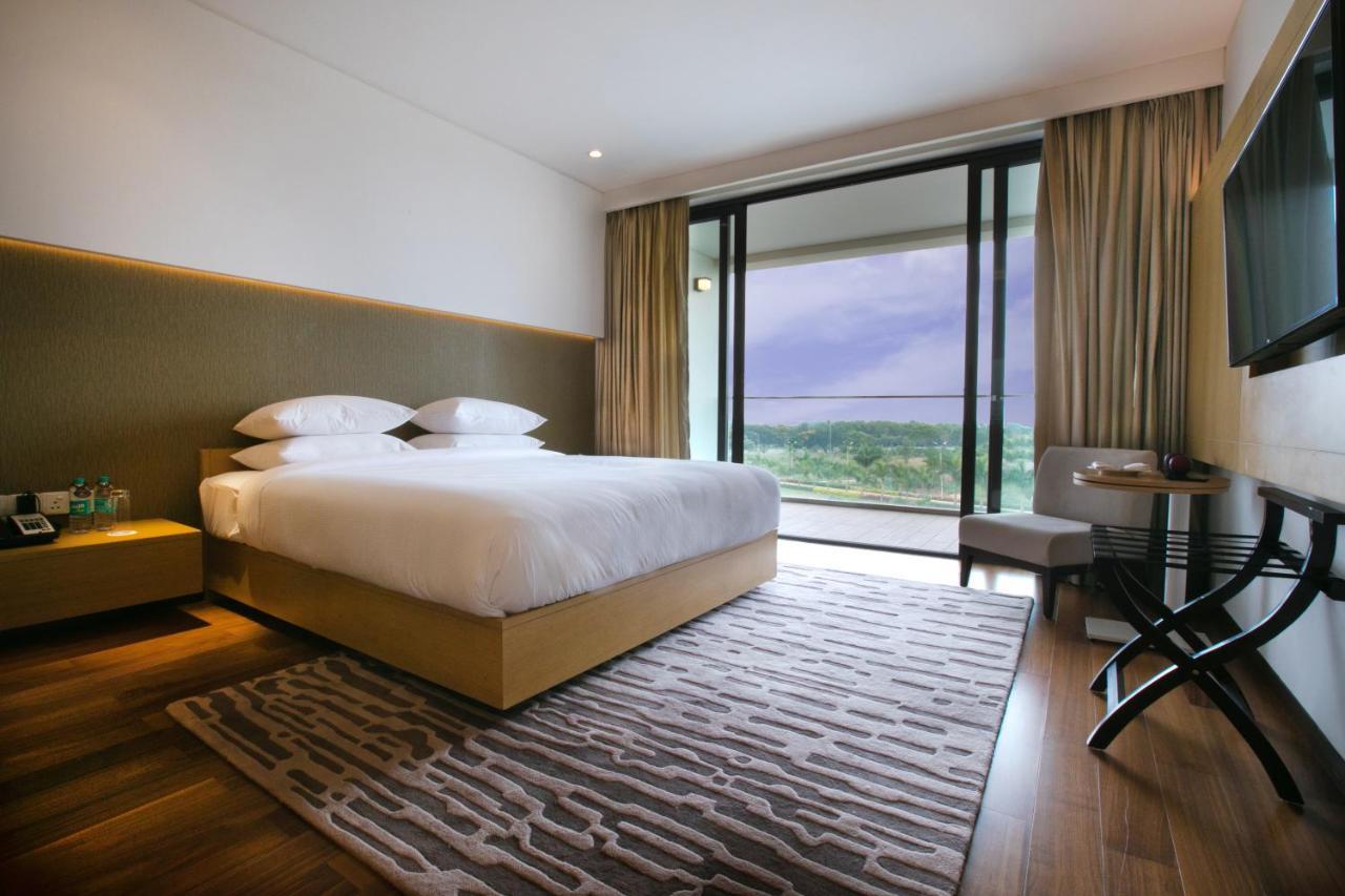 Hotel Blvd Club - Near Bengaluru Airport à Settahalasūr Extérieur photo