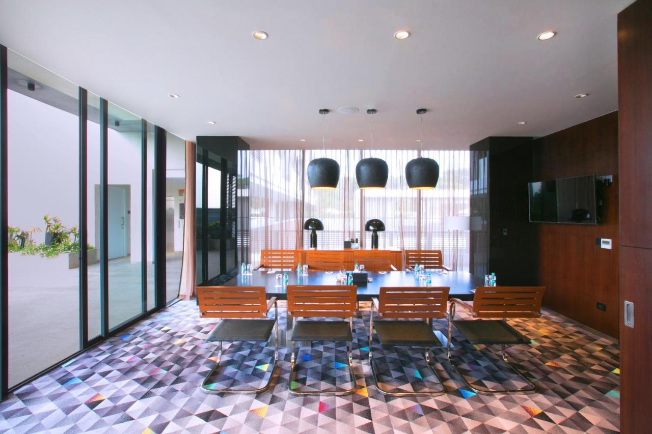 Hotel Blvd Club - Near Bengaluru Airport à Settahalasūr Extérieur photo