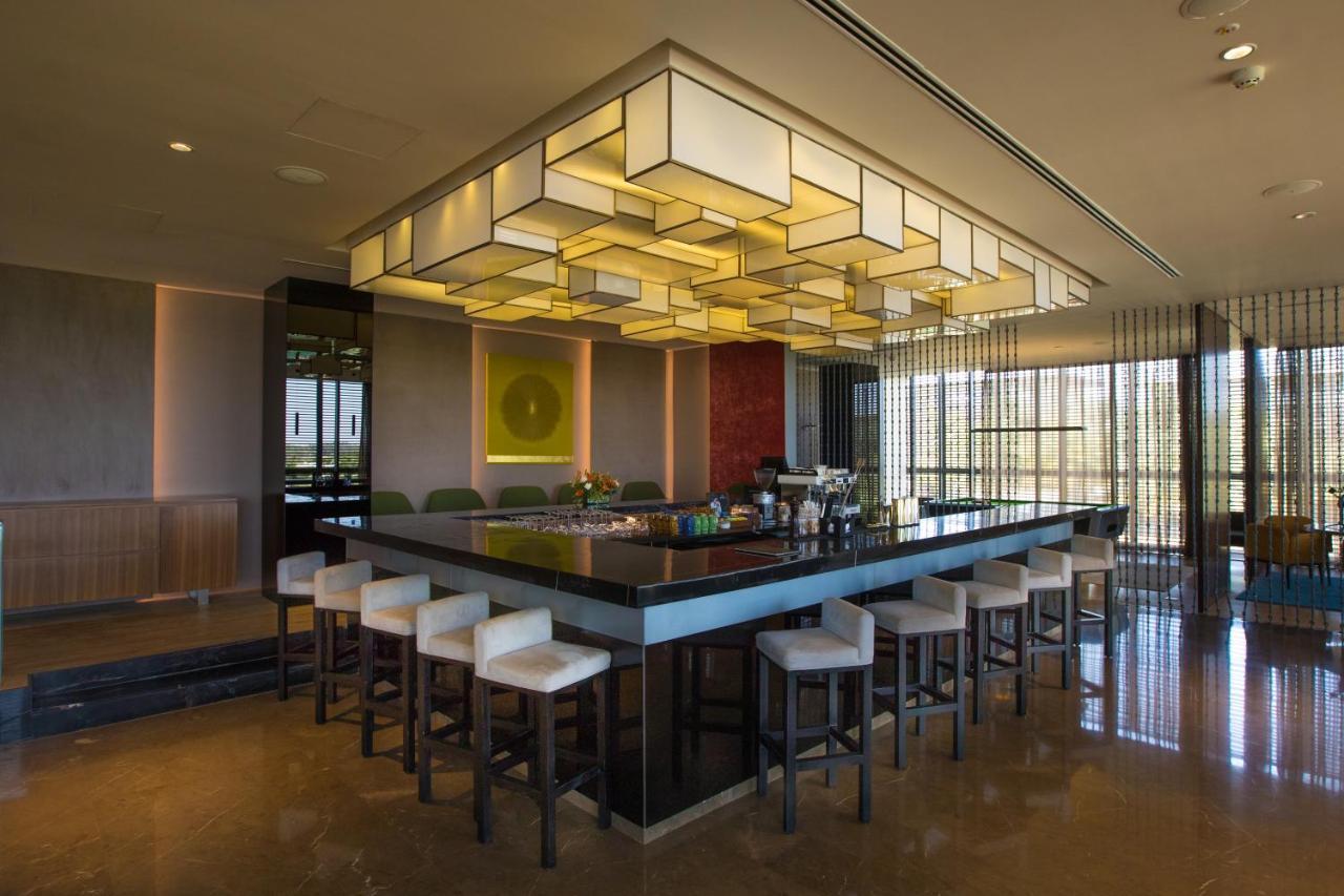 Hotel Blvd Club - Near Bengaluru Airport à Settahalasūr Extérieur photo